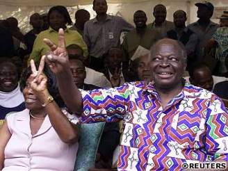 Mwai Kibaki vyhrál volby v roce 2002 a peruil tak 39 let vládnutí strany KANU.