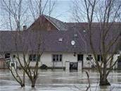 Rozvodnná Úslava zaplavila domy