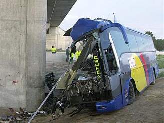 Nehoda autobusu ve panlsku