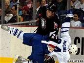 Buffalo - Toronto:  srá�ka McCabeho a Pyatta