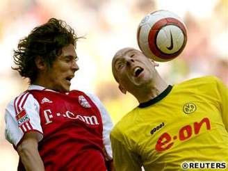 Dortmund - Bayern: Koller (vpravo) a Hargreaves