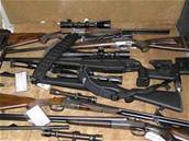 Manel majitelky spolenosti je obalován za nelegální prodej zbraní. Ilustraní foto
