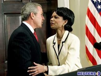 Bush líbá Riceovou