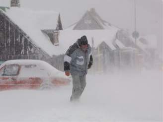 Nejvyí ostraitost doporuují meteorologové na tvrtení veer, kdy esku hrozí orkán spolu s vydatnými srákami. Ilustraní foto.