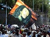 Fanouci reggae s vlajkou Boba Marleyho