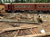 Na Srí Lance vyjel první vlak po tsunami