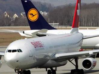 Lufthansa pevzala kontrolu nad ztrátovým rivalem loni.