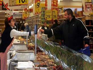 Zemdlcm se nelíbí, e supermarkety nakupují maso z ciziny.