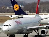 Lufthansa pevzala kontrolu nad ztrátovým rivalem loni.