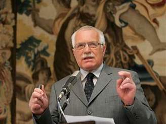 Václav Klaus míní, e Rath reprezentuje zájmy komory a jejích len vi státu.