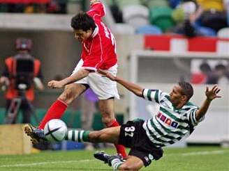 Sporting Lisabon - Alkmaar: Liedson  zastavuje Pereze