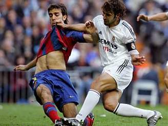 Real - Barcelona; Raul dává gól