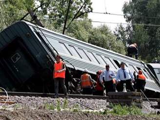 Rutí záchranái odstraují následky vlakového netstí