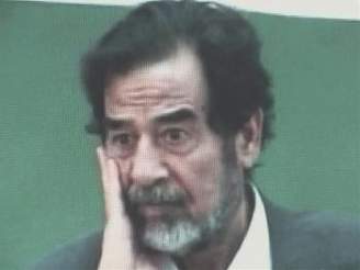 Saddám Husajn na videosnímcích z výslechu