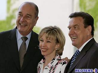 Jacques Chirac a Gerhard Schröder a manelkou