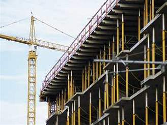 Platy ve stavebnictví rostou, produktivita klesá.