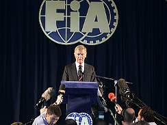 Monost vynechat ti zvody sjednal za FIA jet bval prezident Max Mosley.