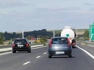 Nové ásti dálnic zstanou zatím bez poplatku