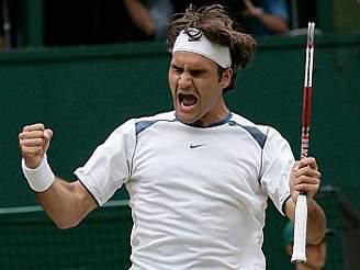 Roger Federer je prvním finalistou Wimbledonu