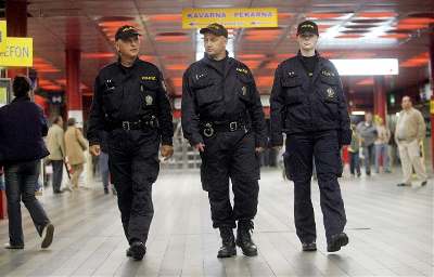 Policie na praském hlavním nádraí