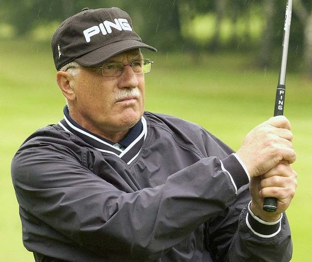 Prezident Václav Klaus na golfu v Karlových Varech.