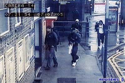 Bezpenostní kamera zaznamenala ped útokem vechny tyi atentátníky z Londýna