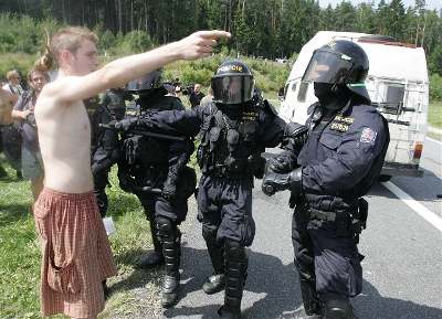 Policie proti technoparty CzechTek 2005