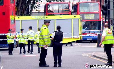 Policie hlídkuje ped stanicemi londýnského metra