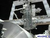 Raketoplán Discovery se spojil s ISS