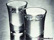 Falovaná vodka se v zemi asto vyrábí z devného lihu. Ilustraní foto.