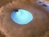 Kráter v ledu na Marsu