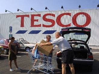Ve Velké Británii uzavela policie 14 supermarket Tesco. Ilustraní foto