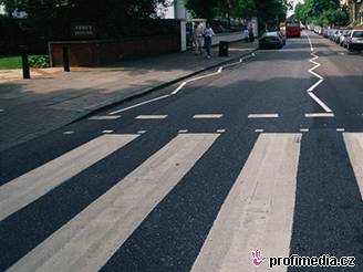 Projídjící auto srazilo ve Vejprnicích estiletého chlapce. Ilustraní foto.