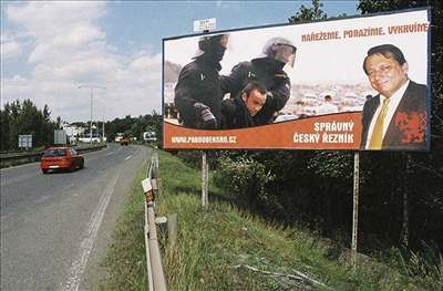Billboard odsuzující zásah na CzechTeku