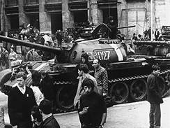 Rusk tank v praskch ulicch v srpnu 1968
