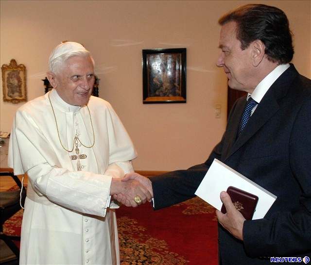 Pape Benedikt XVI. a Gerhard Schröder