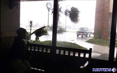 Hurikán Katrina z okna domu