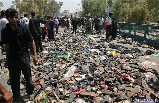 Ztracené boty na most u eky Tigris.