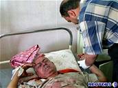 Mu v nemocnici v Bagdádu po nehod u eky Tigris.
