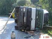 Nehoda kamionu a autobusu u Velkých Petrovic