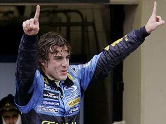 Fernando Alonso oslavuje