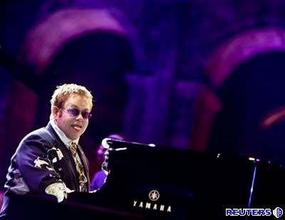 Elton John, koncert u Kolosea v ím (3. záí 2005)