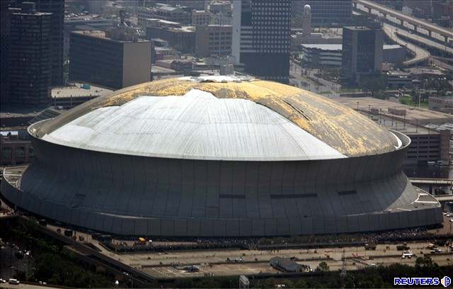 Zniená sportovní hala Superdome 