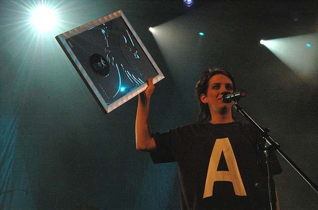 Aneta Langerová s Diamantovou deskou za prodej více ne� 100 tisíc kus� alba Spousta and�l�