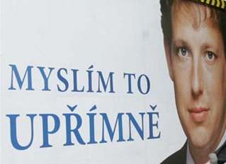 S tímto billboardem lákal v roce 2004 Stanislav Gross k volbám.