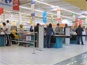Pokladny hypermarketu Carrefour