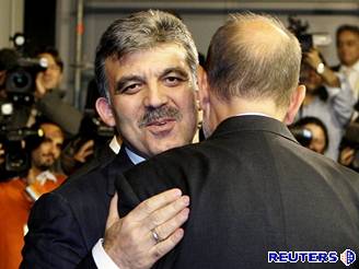 Tureck ministr zahrani Abdullah Gl a Javier Solana