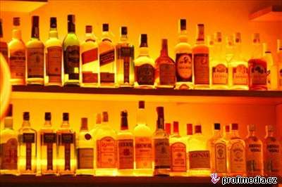 Alkohol, rum, gin, whisky