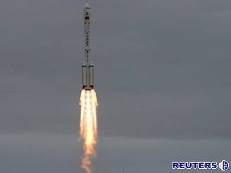 Raketa Sen-ou 6 startuje z nskho kosmickho stediska