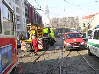 Pi srce tramvaj se lehce zranili dva lid.